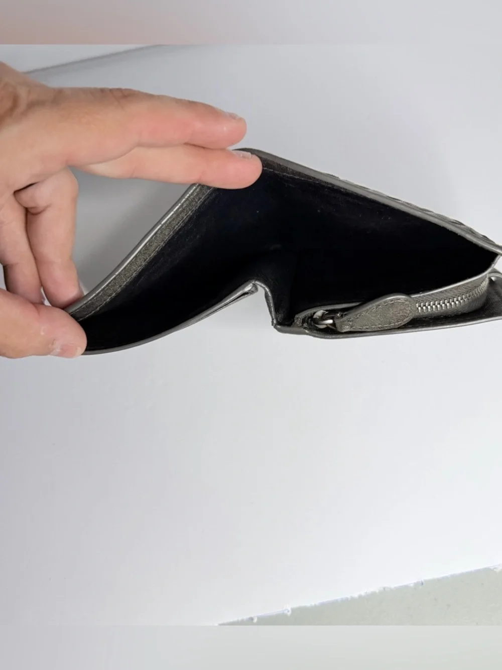 Bottega Veneta Metallic Gray Intrecciato Leather Wallet - Picture 5 of 7